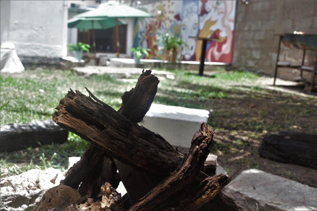Trotamundos Hostel Сальта Екстер'єр фото