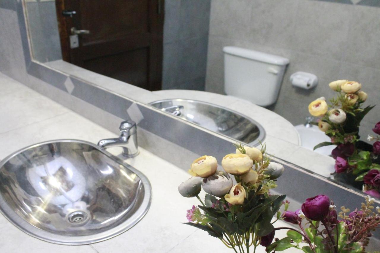 Trotamundos Hostel Сальта Екстер'єр фото
