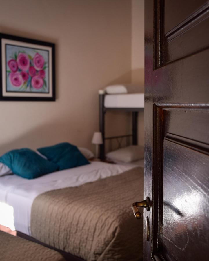Trotamundos Hostel Сальта Екстер'єр фото
